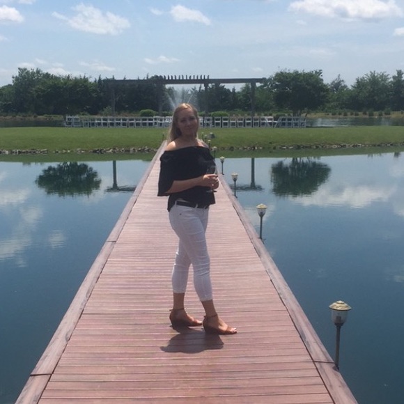 Meet your Posher, Caitlin - Picture 2 of 2